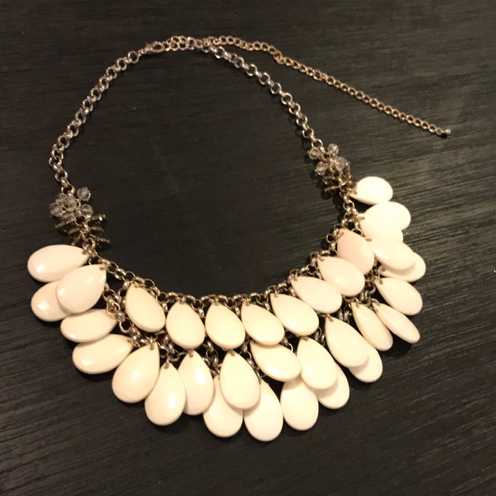 Beautiful ivory statement necklace!